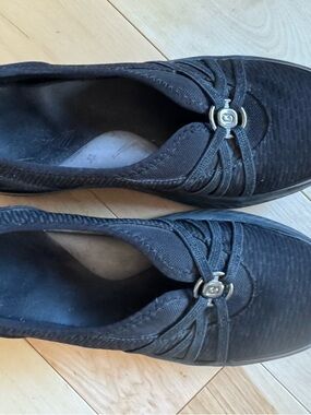 Bzees Black Slip-On Flats with Decorative Emblem